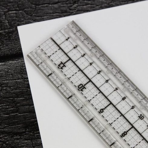 Tim Holtz Media Ruler Edge to Edge 12″ – Viivoitin metallireunoilla